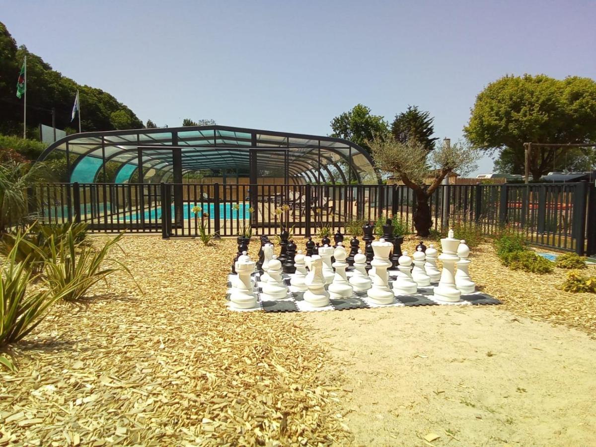 Camping Les Couesnons Hotel Roz sur Couesnon Bagian luar foto