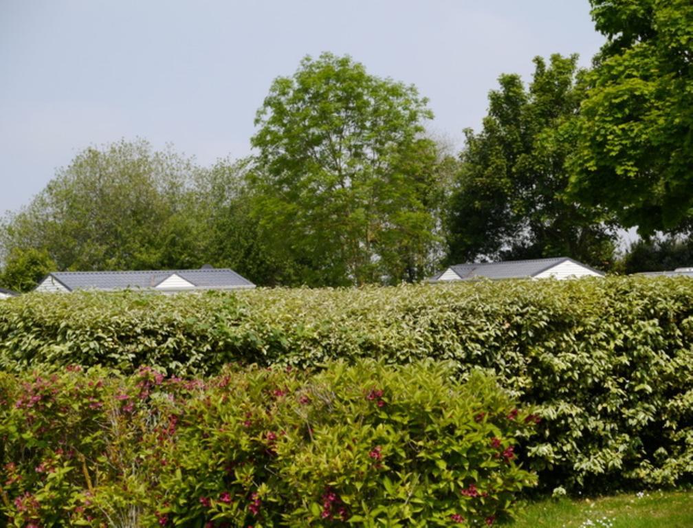 Camping Les Couesnons Hotel Roz sur Couesnon Bagian luar foto